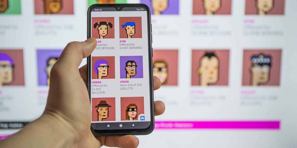 Weekly NFT sales plunge more than 50% to $207 million. These were the 5 best-selling digital collections.
