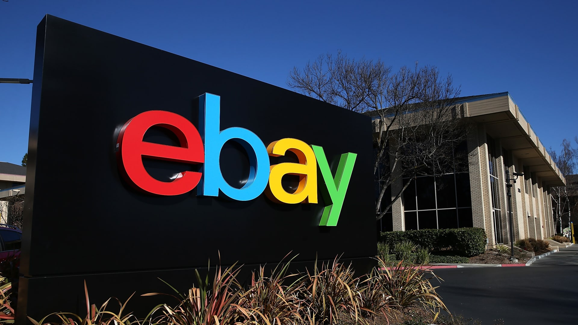 EBay enters NFT business, with assist from hockey icon Wayne Gretzky