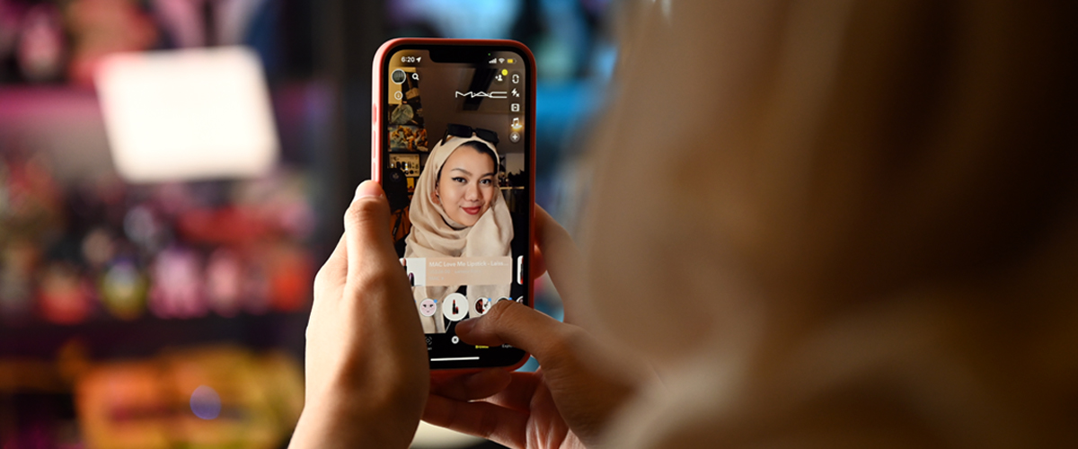 Snapchat Debuts Augmented Reality Shopping, ‘Pixy’, and AR Spectacles In Asia