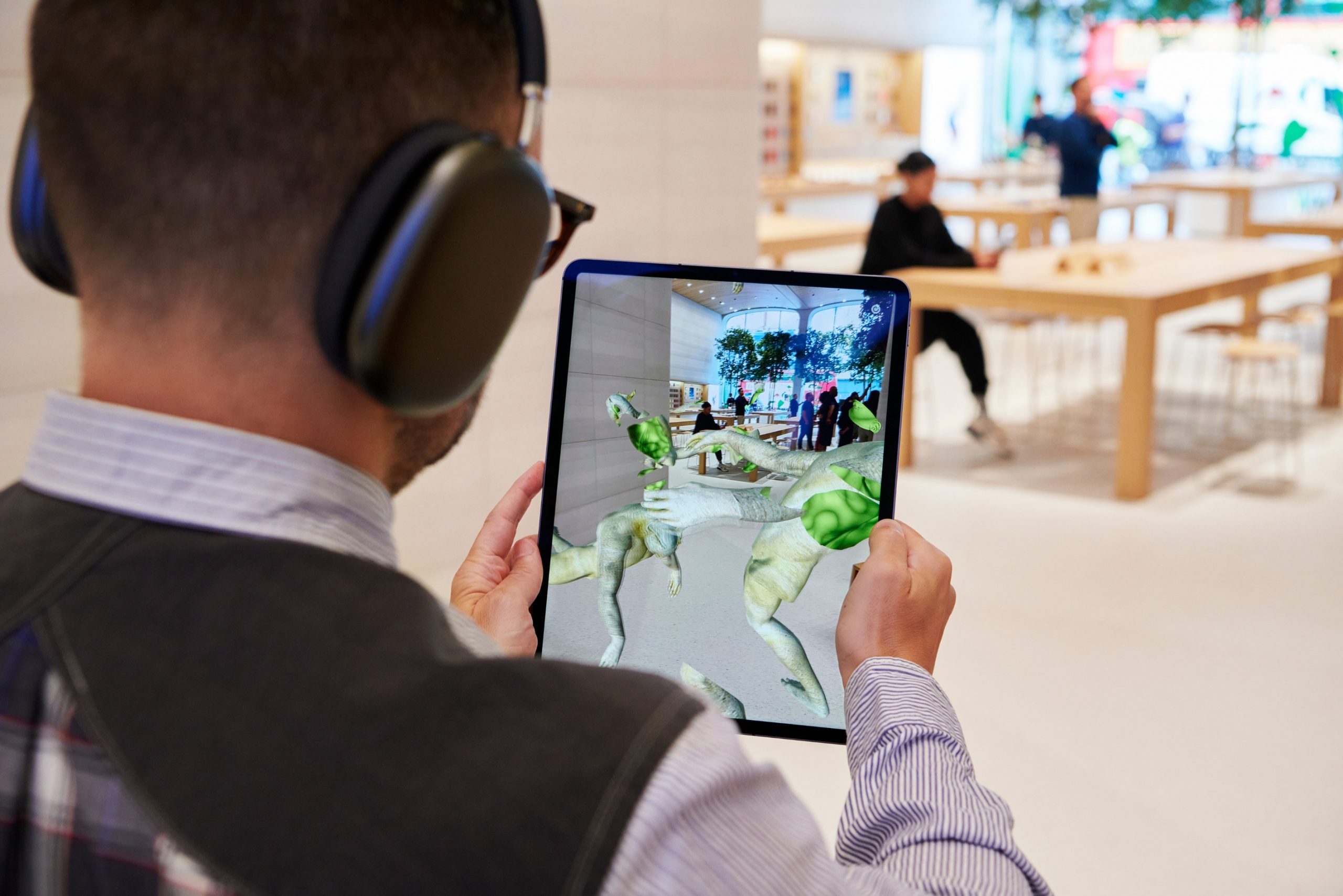 Apple Has Teamed Up With the Getty to Unleash Augmented-Reality Demons Inspired by William Blake at Its New London Store | Artnet News
