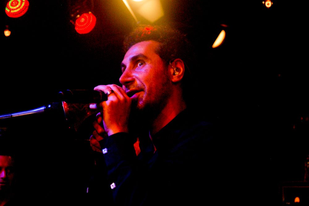 Serj Tankian Announces New EP Perplex Cities for Oct 2022 Release and Shares New Song “Pop Imperialism” Via Augmented Reality App - mxdwn Music