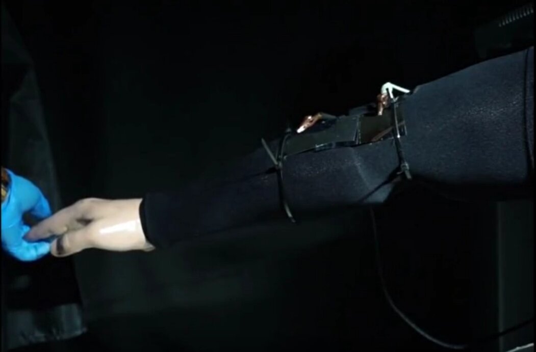 Soft robots make virtual reality gloves feel more real