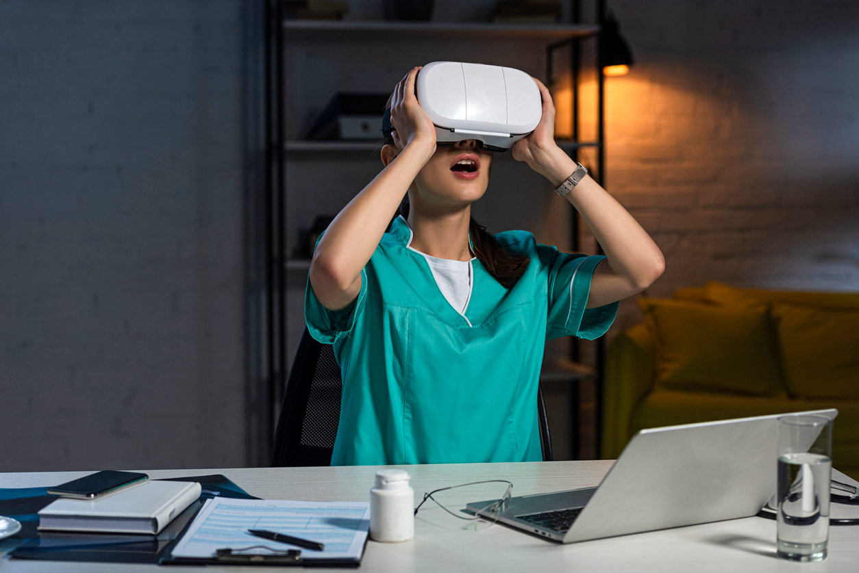 Virtual Reality Helps Nursing Students Experience a Patient’s Perspective - Daily Nurse