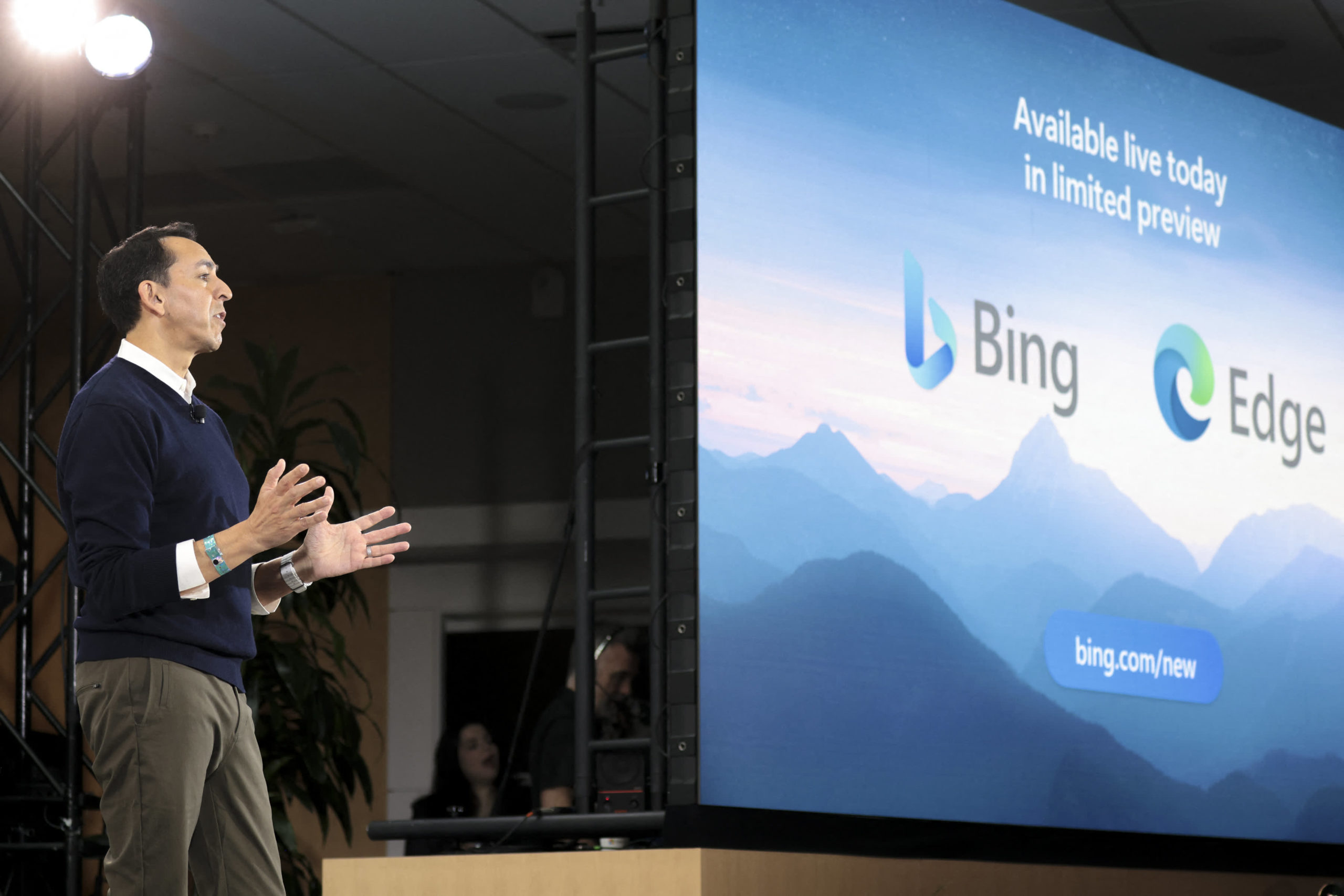 Microsoft A.I. chatbot now in Bing app on iPhone and Android