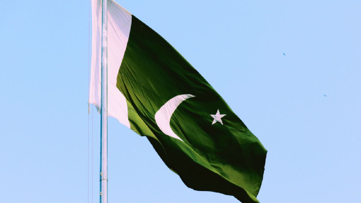 Pakistan Banks Turn to Blockchain Technology to Update Customers' KYC Details Amid Economic Turmoil | Technology News