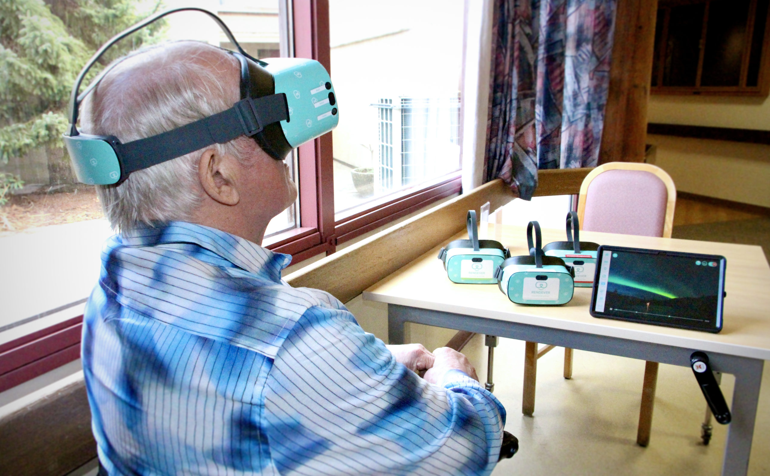 Reaching for the stars: Virtual reality program creates new experiences for seniors in long-term care | VCH Research Institute