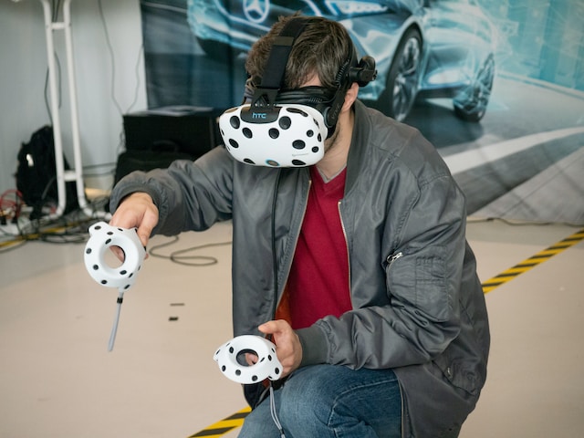 The Use Of Augmented Reality In Car Showrooms